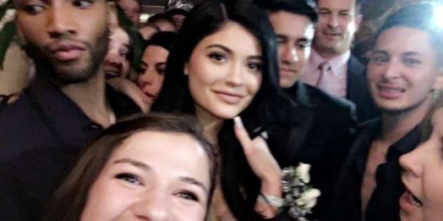 La cadette de la famille Kardashian a déchaîné les foules au bal de fin d'année d'un lycée.