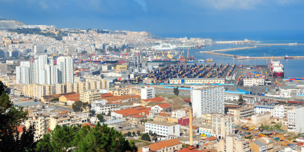 Algiers, Algeria: white city - southern part of the city and the port - panorama - amphitheater over the Mediterranean sea - panorama