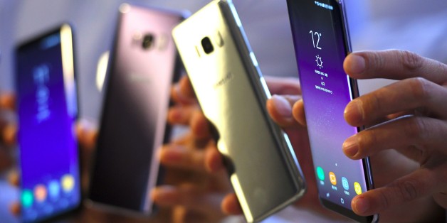 South Korean models show Samsung Galaxy S8 smartphones during a showcase to mark the domestic launch of Samsung Electronics' latest flagship smartphone Galaxy S8 in Seoul on April 13, 2017. The S8 and S8+ will be available starting April 21, with a price of 935,000 won (828 USD) and 990,000 won (877 USD) in South Korea. / AFP PHOTO / JUNG Yeon-Je (Photo credit should read JUNG YEON-JE/AFP/Getty Images)