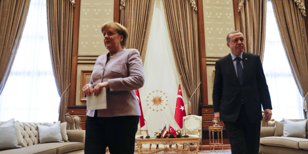 Turkish President Recep Tayyip Erdogan and German Chancellor Angela Merkel leave folloring their meeting at the presidential palace during the first visit since July's failed coup in Ankara, Turkey, February 2, 2017. REUTERS/Umit Bektas