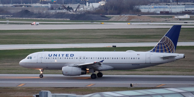 United Airlines lässt Paar auf dem Weg zur Hochzeit aus Flugzeug werfen