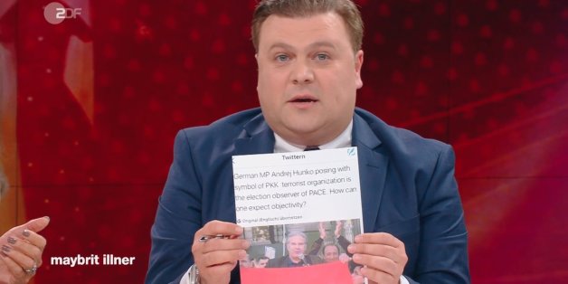 Ein Foto bei "Maybrit Illner" zeigt, wie Erdogan aus dem Referendum eine Farce macht