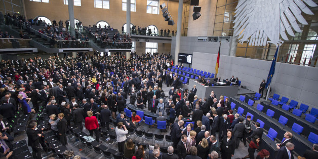 Armutsbericht: Die Bundesregierung hat diese brisante Studie zum Einfluss der Reichen auf die Politik entschärft