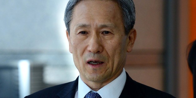 김관진 청와대 국가안보실장이 미국을 방문을 앞두고 인천공항에서 취재진과 인터뷰를 하고 있다. 2017. 3. 15