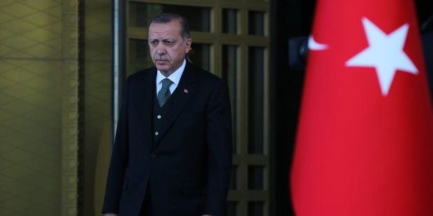 ANKARA, TURKEY - APRIL 26 : Turkish President Recep Tayyip Erdogan welcomes President of Somalia Mohamed Abdullahi Mohamed (not seen) with an official welcoming ceremony at Presidential Complex in Ankara, Turkey on April 26, 2017. (Photo by Okan Ozer/Anadolu Agency/Getty Images)