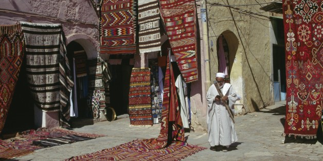 ALGERIA - MARCH 18: Carpet seller at market square, M'zab Valley (UNESCO World Heritage List, 1982), Ghardaia, Algeria. (Photo by DeAgostini/Getty Images)