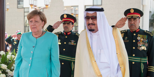 Saudi Arabia's King Salman bin Abdulaziz Al Saud stands next to German Chancellor Angela Merkel during a reception ceremony in Jeddah, Saudi Arabia April 30, 2017. Bandar Algaloud/Courtesy of Saudi Royal Court/Handout via REUTERS ATTENTION EDITORS - THIS PICTURE WAS PROVIDED BY A THIRD PARTY. FOR EDITORIAL USE ONLY.