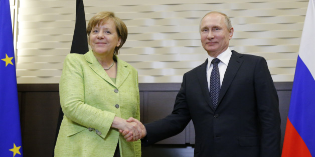 Russian President Vladimir Putin and German Chancellor Angela Merkel shake hands prior to their talks at the Bocharov Ruchei state residence in Sochi, Russia, May 2, 2017. REUTERS/Alexander Zemlianichenko/Pool