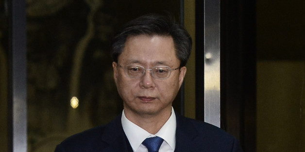 국정농단 사태를 방조하고 직권을 남용한 혐의를 받고 있는 우병우 전 청와대 민정수석이 12일 오전 구속영장이 기각 돼 서울 서초구 서울중앙지방검찰청을 나서고 있다. 2017.4.12