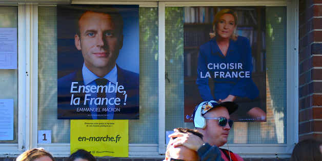 French nationals living in Australia stand in a line as they wait to cast their votes in the presidential poll located at a polling booth located at a school in Sydney, Australia, May 7, 2017. REUTERS/David Gray
