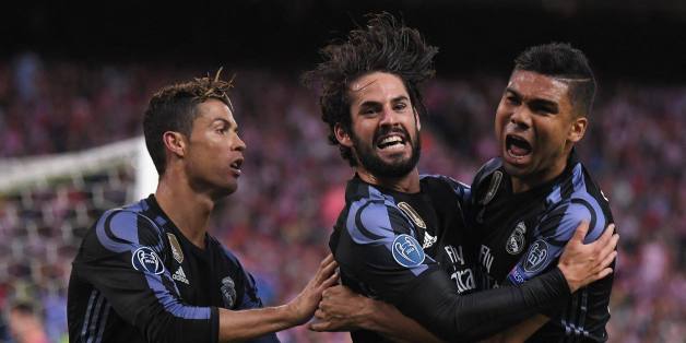Cristiano Ronaldo, Isco et Casemiro célébrant leur qualification pour une 15ème finale de la ligue des champions.