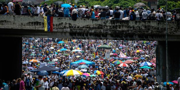 TOPSHOT - Venezuelan opposition activists carry out a protest against the government of President Nicolas Maduro, in Caracas, on May 15, 2017.Venezuelans launched a seventh week of anti-government demonstrations by blocking roads on Monday, vowing not to budge all day in protest at a deadly political and economic crisis. / AFP PHOTO / FEDERICO PARRA (Photo credit should read FEDERICO PARRA/AFP/Getty Images)