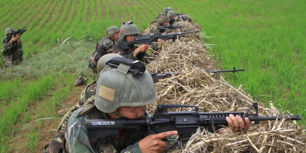 Philippine soldiers take their position as they engage Islamic State-affiliated extremists in the mountain area of Piagapo town, Lanao del Sur province, on the southern island of Mindanao on April 25, 2017.
The Philippine military said April 25 it had killed almost 40 militants loyal to the Islamic State group, including three Indonesians and a Malaysian, in a major land and air assault in the south. / AFP PHOTO / RICHEL UMEL (Photo credit should read RICHEL UMEL/AFP/Getty Images)