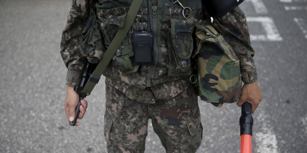 A South Korean soldier stands guard at a checkpoint on the Grand Unification Bridge which leads to the truce village Panmunjom, just south of the demilitarised zone separating the two Koreas, in Paju, South Korea, August 21, 2015. North Korean leader Kim Jong Un ordered his troops onto a war footing from 5 p.m on Friday after Pyongyang issued an ultimatum to Seoul to halt anti-North propaganda broadcasts by Saturday afternoon or face military action. REUTERS/Kim Hong-Ji