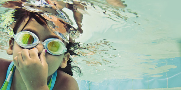 Deshalb riecht es im Schwimmbad nach Chlor