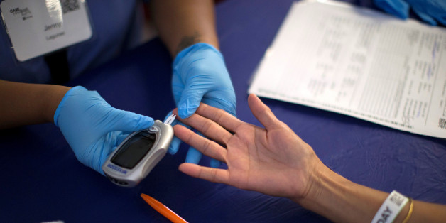 A person receives a test for diabetes during Care Harbor LA free medical clinic in Los Angeles, California September 11, 2014. REUTERS/Mario Anzuoni/File Photo
