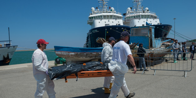 CROTONE, CALABRIA, ITALY - 2017/05/27: The body of an adult dead at sea transported during the phase of landing migrants from Phoenix MOAS ship in the port of Crotone, Calabria, southern Italy. 600 refugees landed from Phoenix, including 123 women and 150 unaccompanied minors and 32 deaths, including many children. (Photo by Alfonso Di Vincenzo/KONTROLAB /LightRocket via Getty Images)