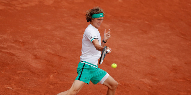 Alexander Zverev setzt sein Spiel im Roland-Garros-Stadion fort