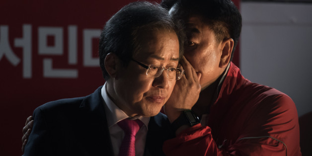 South Korean presidential candidate Hong Jun-Pyo (L) prepares to give a speech during a campaign rally in Seoul on May 8, 2017.South Korea's presidential hopefuls made a final push for votes on May 8, with the left-leaning candidate a clear favourite, as the North assailed the outgoing conservative government a day before the polls. / AFP PHOTO / Ed JONES (Photo credit should read ED JONES/AFP/Getty Images)