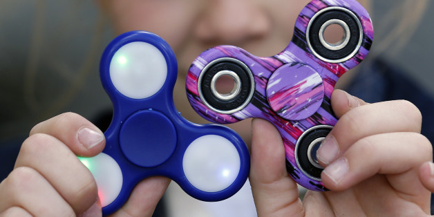 Der Fidget Spinner sieht ganz harmlos aus - jetzt wäre ein kleines Mädchen beim Spielen mit dem Handkreisel fast gestorben