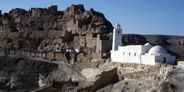 TUNISIA - MARCH 5: Ruins of the Berber village of Chenini with the Seven Sleepers mosque in the background, Tataouine governorate, Tunisia. (Photo by DeAgostini/Getty Images)