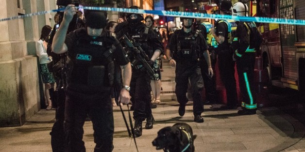 LONDON, UNITED KINGDOM - JUNE 03: Police officers around the London bridge attack site on June 03, 2017 in London, England.Seven people were killed and 48 injured after three knife-wielding assailants led a deadly rampage through central London, plowing a van into pedestrians on London Bridge and then running to a nearby open-air market. PHOTOGRAPH BY Brais G. Rouco / Barcroft ImagesLondon-T:+44 207 033 1031 E:hello@barcroftmedia.com -New York-T:+1 212 796 2458 E:hello@barcroftusa.com -New Delh