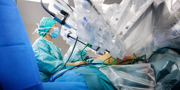 Reportage in an operating theatre during a hysterectomy using the da Vinci robot¬. (Photo by: BSIP/UIG via Getty Images)