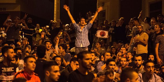 Protesters from Rif movement shout slogans during a demonstration against the government in Al Hoceima city on June 8, 2017.Police fired tear gas as clashes erupted with demonstrators in the Moroccan city of Al-Hoceima, epicentre of a protest movement that has shaken the northern region for months. The northern port city in the neglected Rif region has been rocked by social unrest since the death in October of a fishmonger. / AFP PHOTO / FADEL SENNA (Photo credit should read FADEL SENNA/A