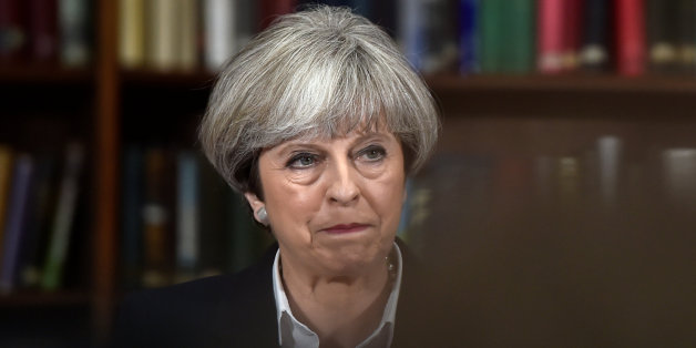 Grande Bretagne: Theresa May ne démissionne pas et veut former un nouveau gouvernement