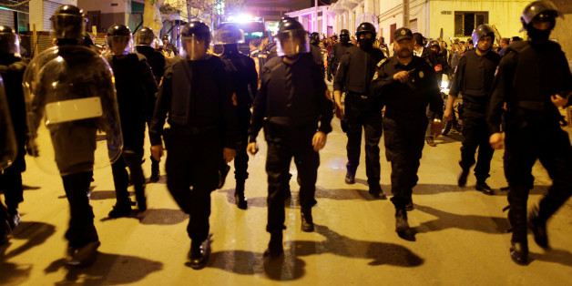 Riot police walk in the street of northern town of Al-Hoceima as thousands of Moroccans shout slogans during a demonstration against official abuses and corruption, Morocco May 30, 2017. REUTERS/Youssef Boudlal
