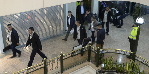 Colombian President Juan Manuel Santos (C) tours a shopping center, following an explosion which, according to authorities, left three dead and eleven injured, in Bogota, Colombia, on June 17, 2017. Police said an explosion tore through a women's restroom area of the mall, crowded with shoppers ahead of Father's Day, in an upscale area of the Colombian capital that is popular with foreign nationals. / AFP PHOTO / Raul Arboleda (Photo credit should read RAUL ARBOLEDA/AFP/Getty Images)