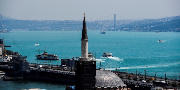 General view of the Bosphorus is seen after it has turned turquoise due to phytoplankton on June 14, 2017, in Istanbul.
The Moderate Resolution Imaging Spectroradiometer (MODIS) on NASAÃs Aqua satellite first captured the phytoplankton bloom in the Black Sea on May 29. Phytoplankton consists of floating, microscopic organisms that make their own food from sunlight and dissolved nutrients. Ample water flow from rivers like the Danube and Dnieper carry nutrients to the Black Sea. In general, phytoplankton can support fish, shellfish and other marine organisms. Large, frequent blooms can lead to eutrophication à the loss of oxygen from water à and end up suffocating marine life. / AFP PHOTO / BULENT KILIC (Photo credit should read BULENT KILIC/AFP/Getty Images)