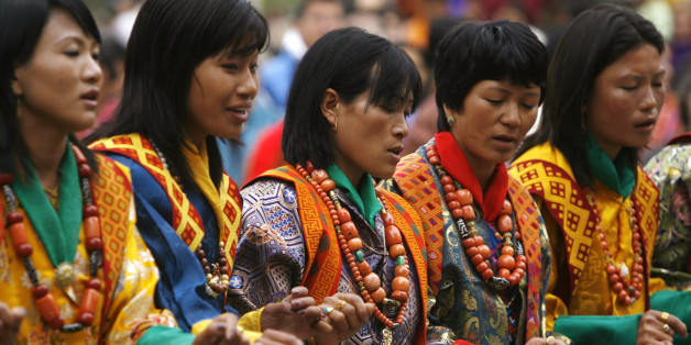Bhutanese dancers take part in the annual Tsechu festival at Bhutanese district of Paro April 10, 2009. The biggest masked dance festival of the year in Bhutan features fancifully costumed dancers performing masked dance-dramas. REUTERS/Singye Wangchuk (BHUTAN SOCIETY)