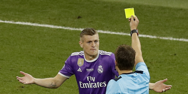 Britain Soccer Football - Juventus v Real Madrid - UEFA Champions League Final - The National Stadium of Wales, Cardiff - June 3, 2017 Real Madrid's Toni Kroos is shown a yellow card by referee Felix Brych Reuters / Phil Noble Livepic