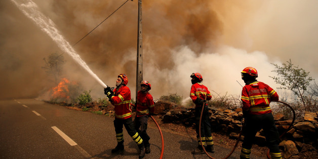 Firefighters work to put out a forest fire in the village of Sandinha, near Gois, Portugal, June 20, 2017. REUTERS/Rafael Marchante