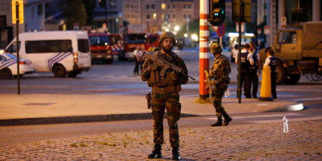 Belgian troops take up position following an explosion at Central Station in Brussels, Belgium, June 20, 2017. REUTERS/Francois Lenoir