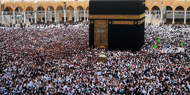 MECCA, SAUDI ARABIA - JUNE 16 : Muslim devotees circumambulate the Kaaba during the Muslim's holy fasting month of Ramadan in Mecca, Saudi Arabia on June 16, 2017. (Photo by Ramazan Turgut/Anadolu Agency/Getty Images)