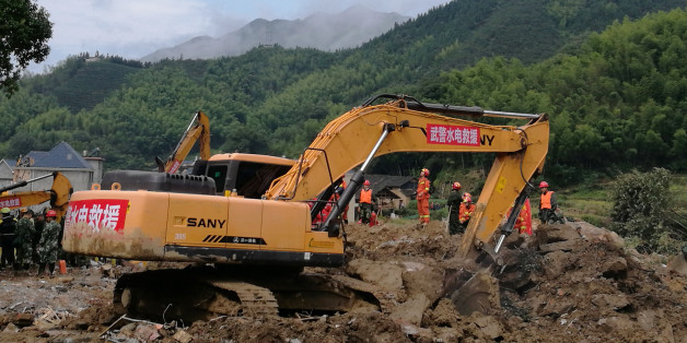 SUICHANG, CHINA - SEPTEMBER 30: Rescue workers search for missing people after the massive landslide on September 30, 2016 in Suichang, China.
Fifteen people were rescued, four bodies were found, and another 23 are still missing.
PHOTOGRAPH BY Feature China / Barcroft Images
London-T:+44 207 033 1031 E:hello@barcroftmedia.com -
New York-T:+1 212 796 2458 E:hello@barcroftusa.com -
New Delhi-T:+91 11 4053 2429 E:hello@barcroftindia.com www.barcroftimages.com (Photo credit should read Feature China / Barcroft Images / Barcroft Media via Getty Images)