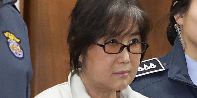 Choi Soon-sil, the woman at the centre of the South Korean political scandal and long-time friend of President Park Geun-hye, appears for her first trial at the Seoul Central District Court on January 5, 2017 in Seoul, South Korea. REUTERS/Chung Sung-Jun/Pool TPX IMAGES OF THE DAY *** Local Caption *** Choi Soon-sil