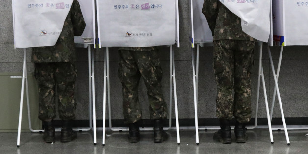 SEOUL, SOUTH KOREA - MAY 04: South Korean soldiers casts their preliminary vote in a polling station on May 4, 2017 in Seoul, South Korea. Preliminary voting has started at local polling stations across South Korea prior to the primary Presidential election on May 9, 2017. (Photo by Chung Sung-Jun/Getty Images)