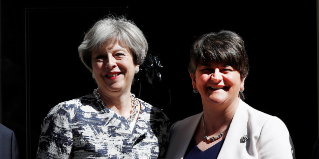EIL: Regierung in Großbritannien gebildet - May unterzeichnet Abkommen mit nordirischer DUP