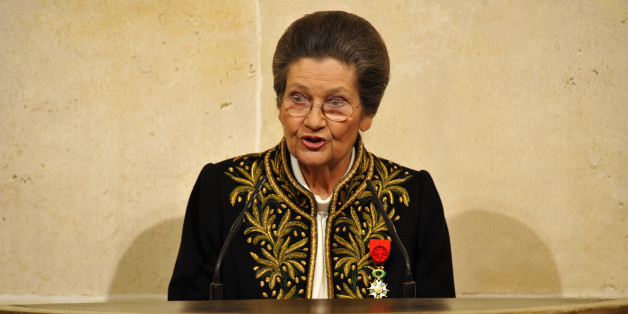 Simone Veil donne un discours à l'Institut de France à Paris, le 18 mars 2010.