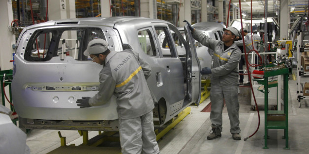 Des ouvriers travaillent dans l'usine Renault de Melloussa, à 30 km de Tanger.