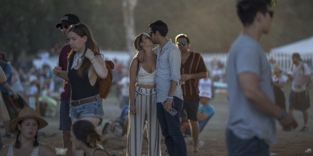 PASADENA, CA - JUNE 25: People kiss during Arroyo Seco Weekend at the Brookside Golf Course at on June 25, 2017 in Pasadena, California. (Photo by David McNew/Getty Images for Arroyo Seco Weekend)