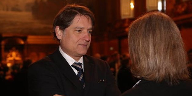 Mit einem gewaltverherrlichenden Tweet sorgt Publizist Augstein für Empörung