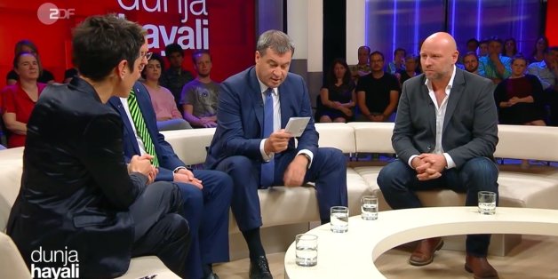 "Dunja Hayali": Linken-Politiker Ramelow streitet ein Extremismus-Problem seiner Partei ab - dann holt CSU-Mann Söder einen Zettel heraus