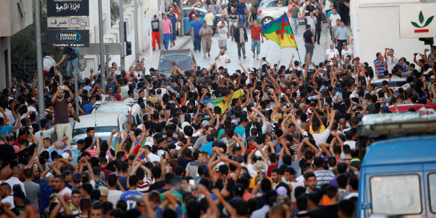 Protesters shout slogans during a demonstration against alleged corruption in the town of Al-Hoceima, Morocco July 20, 2017. REUTERS/Youssef Boudlal