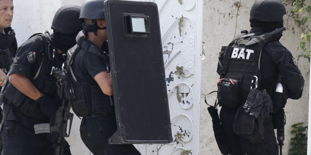 Tunisian anti-terrorism brigade personnel take position after a shooting at the Bouchoucha military base in Tunis, Tunisia May 25, 2015. A Tunisian soldier opened fire on colleagues at a military base in the capital Tunis on Monday, killing a colonel and wounding eight other soldiers before he was shot dead himself, an army spokesman and a security source said. REUTERS/Anis Mili