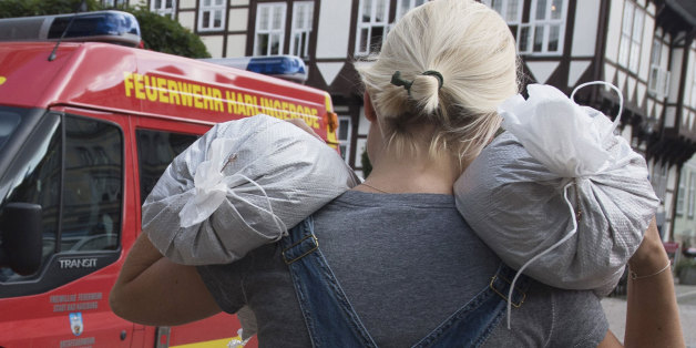 Feuerwehrfrau fast überfahren: Gaffer behindern Fluthelfer - jetzt greift Wolfenbüttel durch