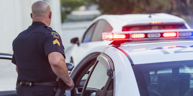 Sie feiern den ersten Geburtstag ihres Kindes - plötzlich steht die Polizei vor der Tür